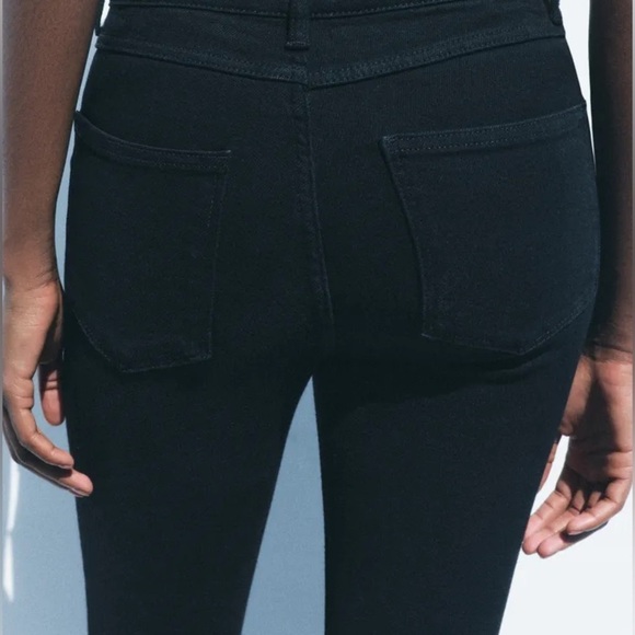 Zara The Skinny Fit Sleek Form Fitting Stretch Jean Pants, Black, Size 29 - Picture 3 of 13